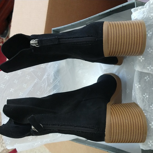 Block Heel Laceless Ankle Boots - Picture 3 of 8